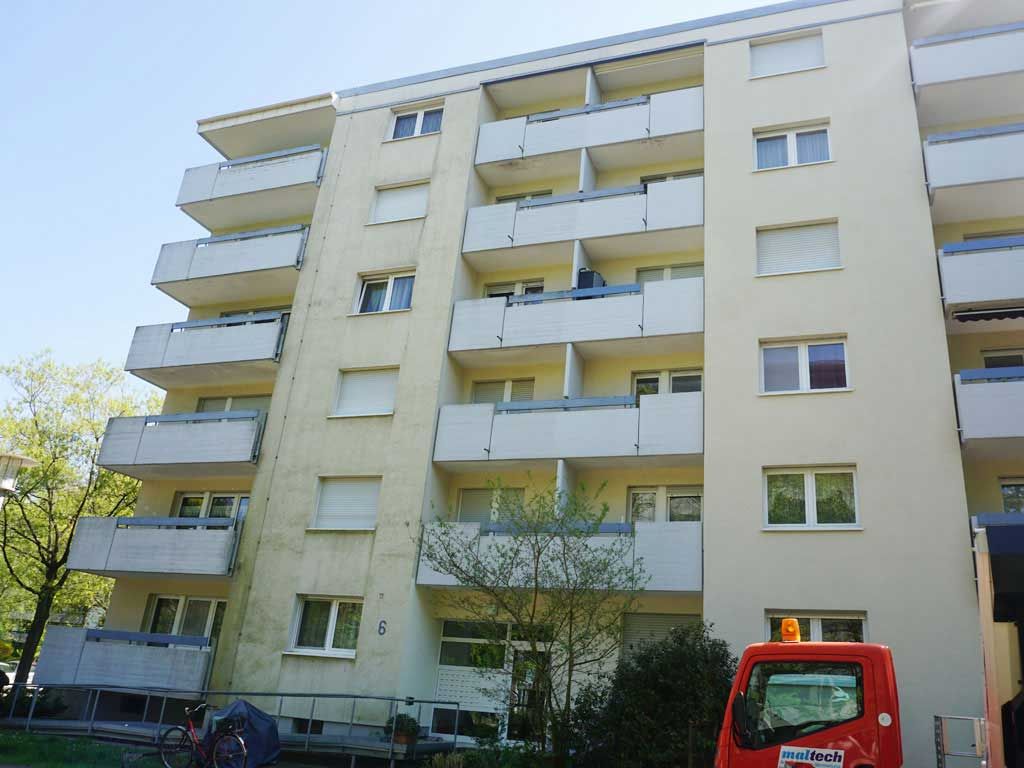 Fassadenreinigung durch die Firma algenexx in Karlsruhe